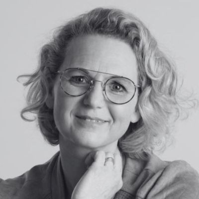 Yvonne Dekkers, yogadocent bij Puur Yoga Uden