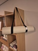 Yogamat met zwarte draagriem