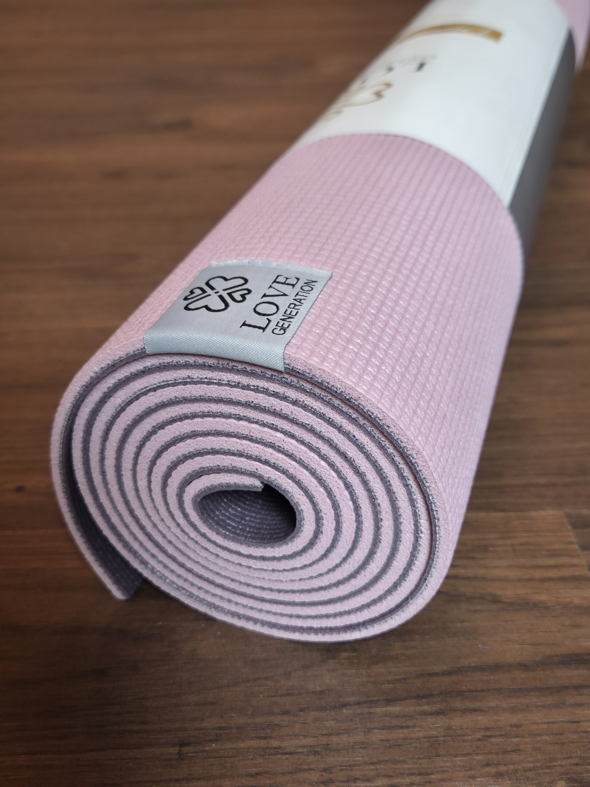 premium-yogamat-6mm-enchanting-pink Oudroze Love Generation yogamat met antislip oppervlak