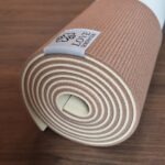 Love Generation Premium Yogamat Excellent Earth opgerold