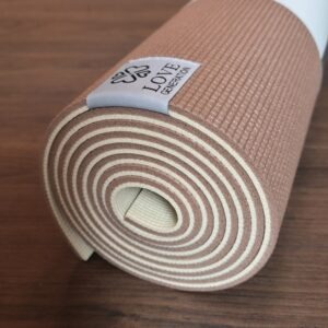 Love Generation Premium Yogamat Excellent Earth opgerold