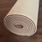 Beige Love Generation yogamat met antislip oppervlak