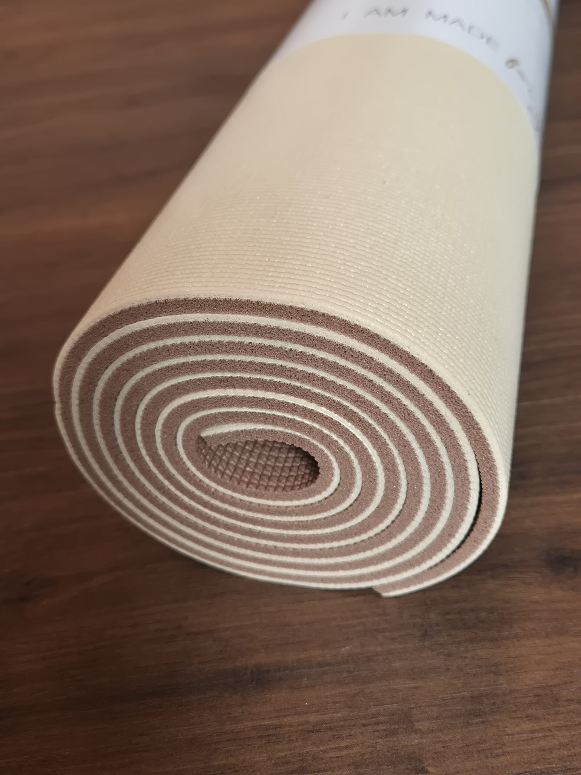 premium-yogamat-6mm-sacred-sand Beige Love Generation yogamat met antislip oppervlak