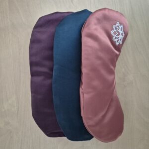 Yoga oogkussen van mako-satijn met biologische lavendel in oud Roze
