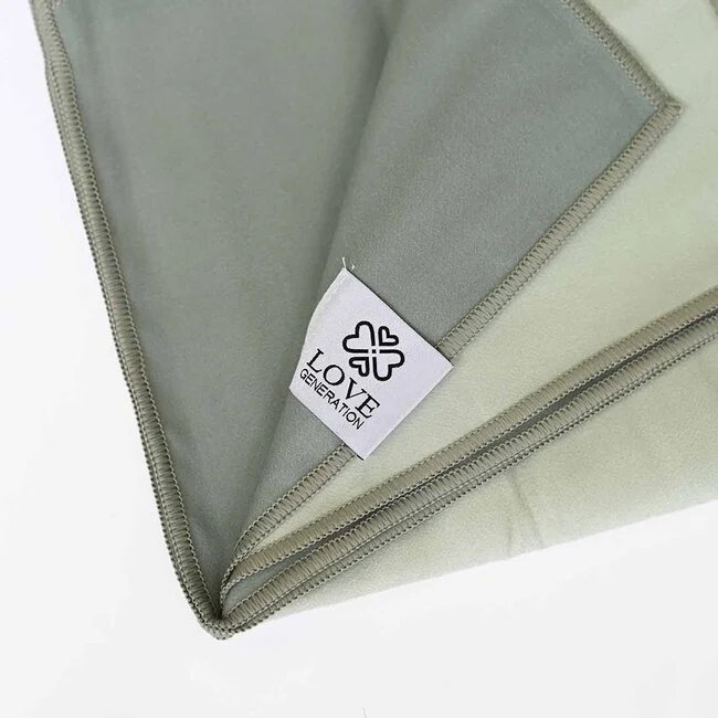 tweezijdige-yoga-handdoek-donkergroen-sage Love Generation anti-slip yoga handdoek groen/sage