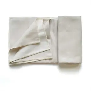 Zachte microvezel yoga handdoek op yogamat